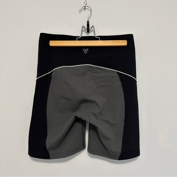 TnAction TnaSLICK VERTEX Hi-Rise 7” Short in Black/Coal Grey - Picture 2 of 7